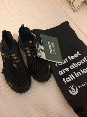 Peak Performance Black Mesh Women's Slip-On Sneakers with Yellow Accents.